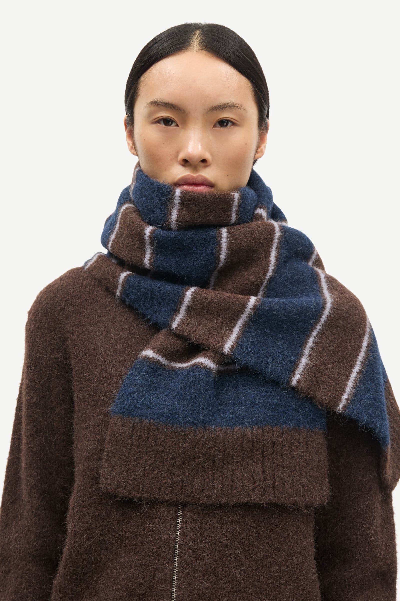 Sajeanne scarf 15425 Black Coffee St.