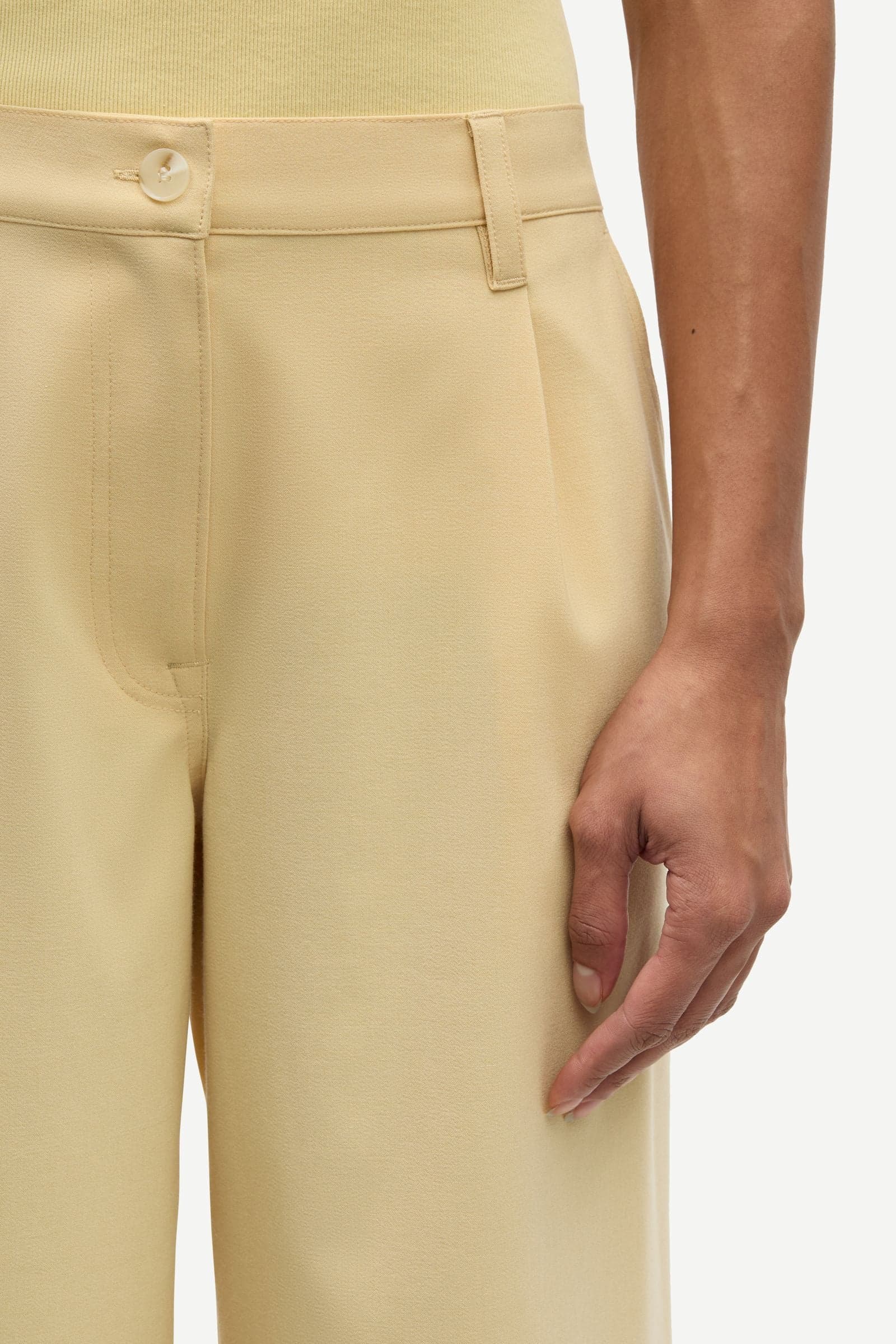 Saharper pleat shorts 16054 STRAW