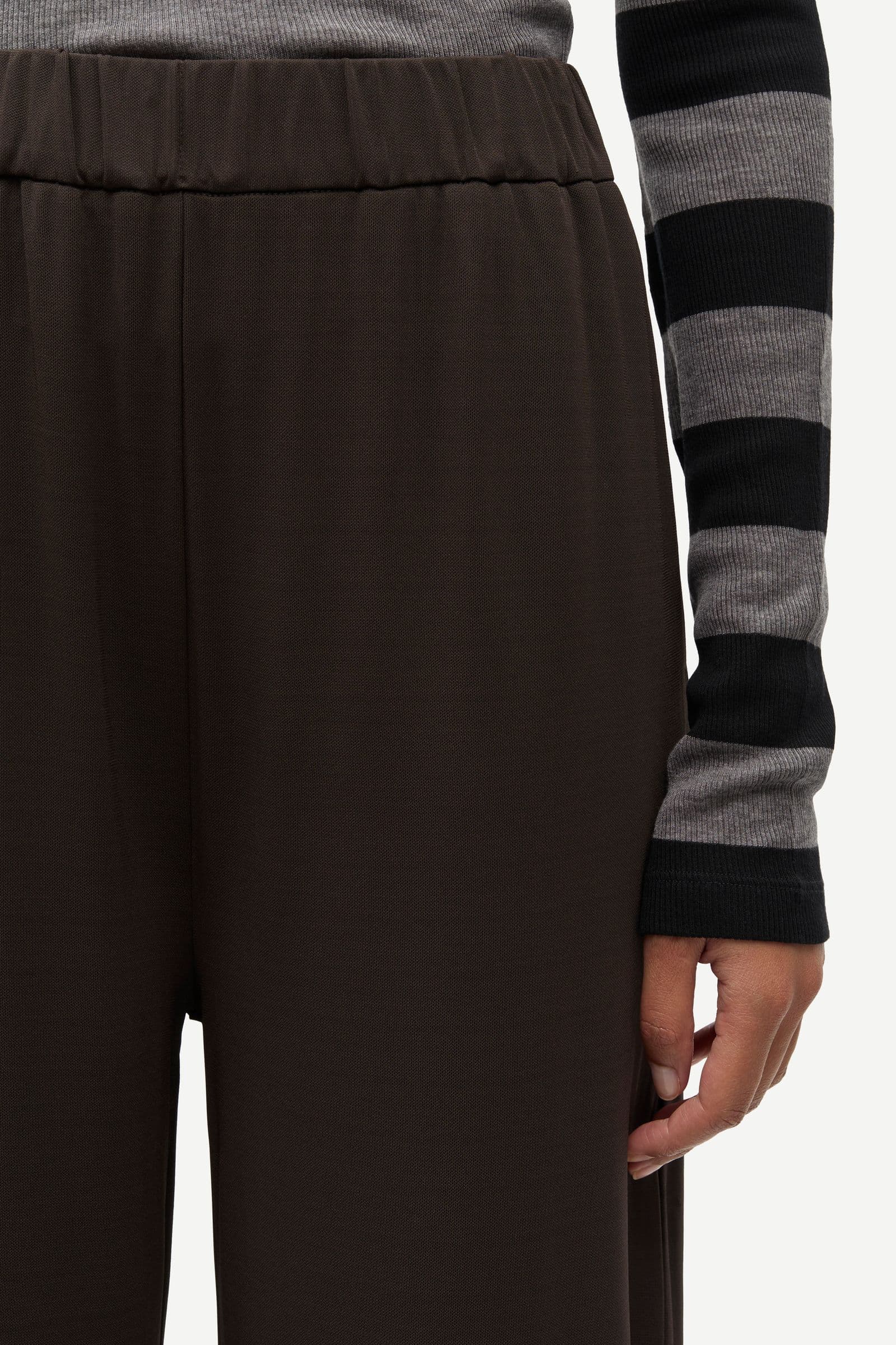 Saumi trousers 16113 Mulch