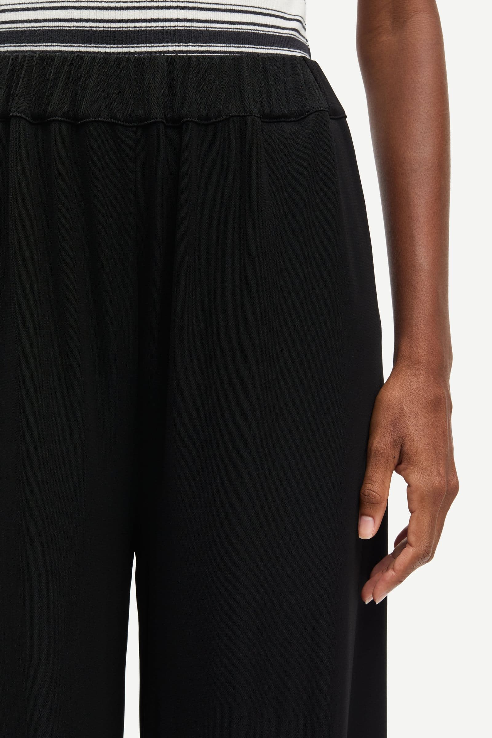 Saumi trousers 16113 Black