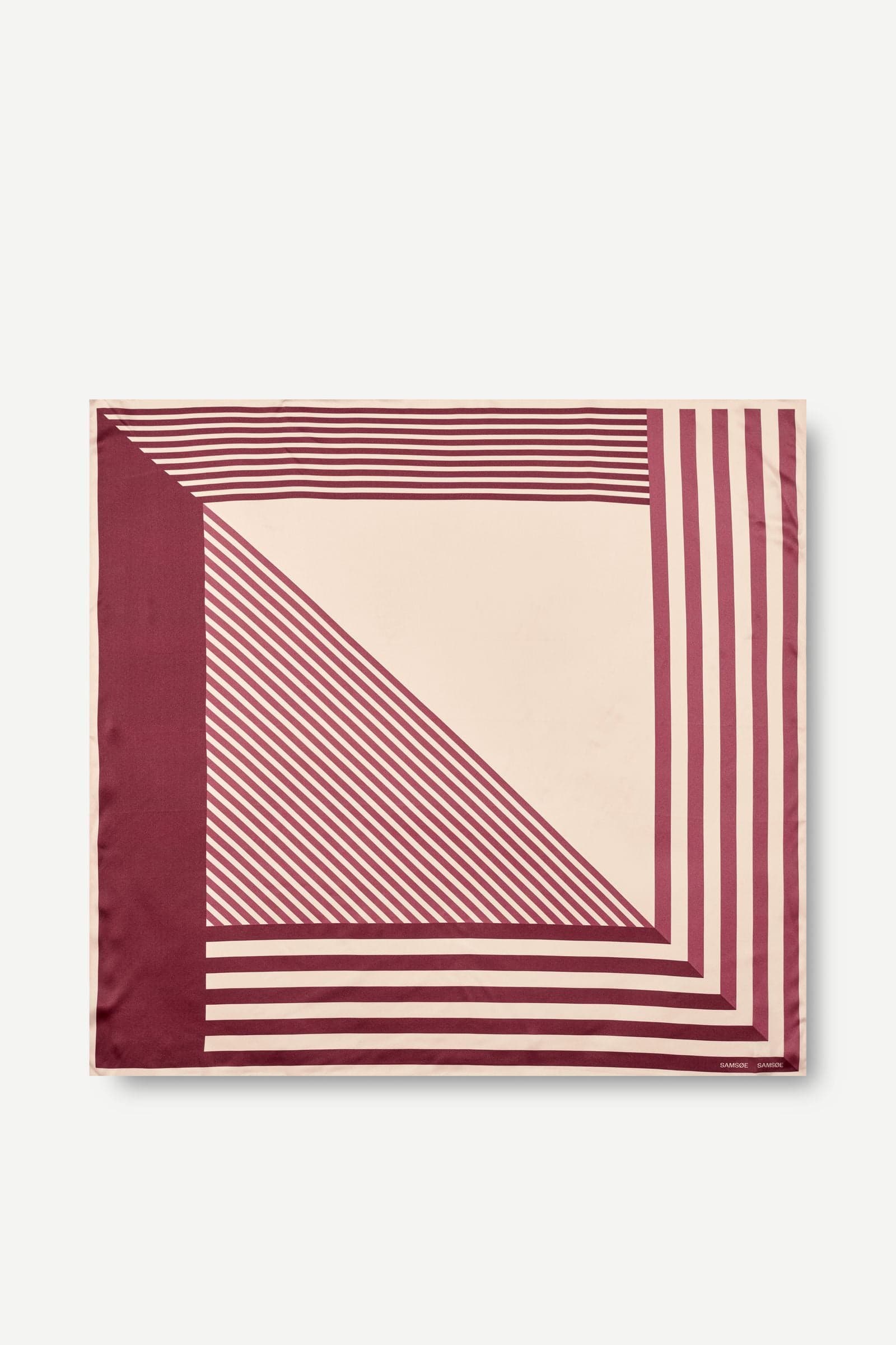 Saelli scarf 16034 Zinfandel St.