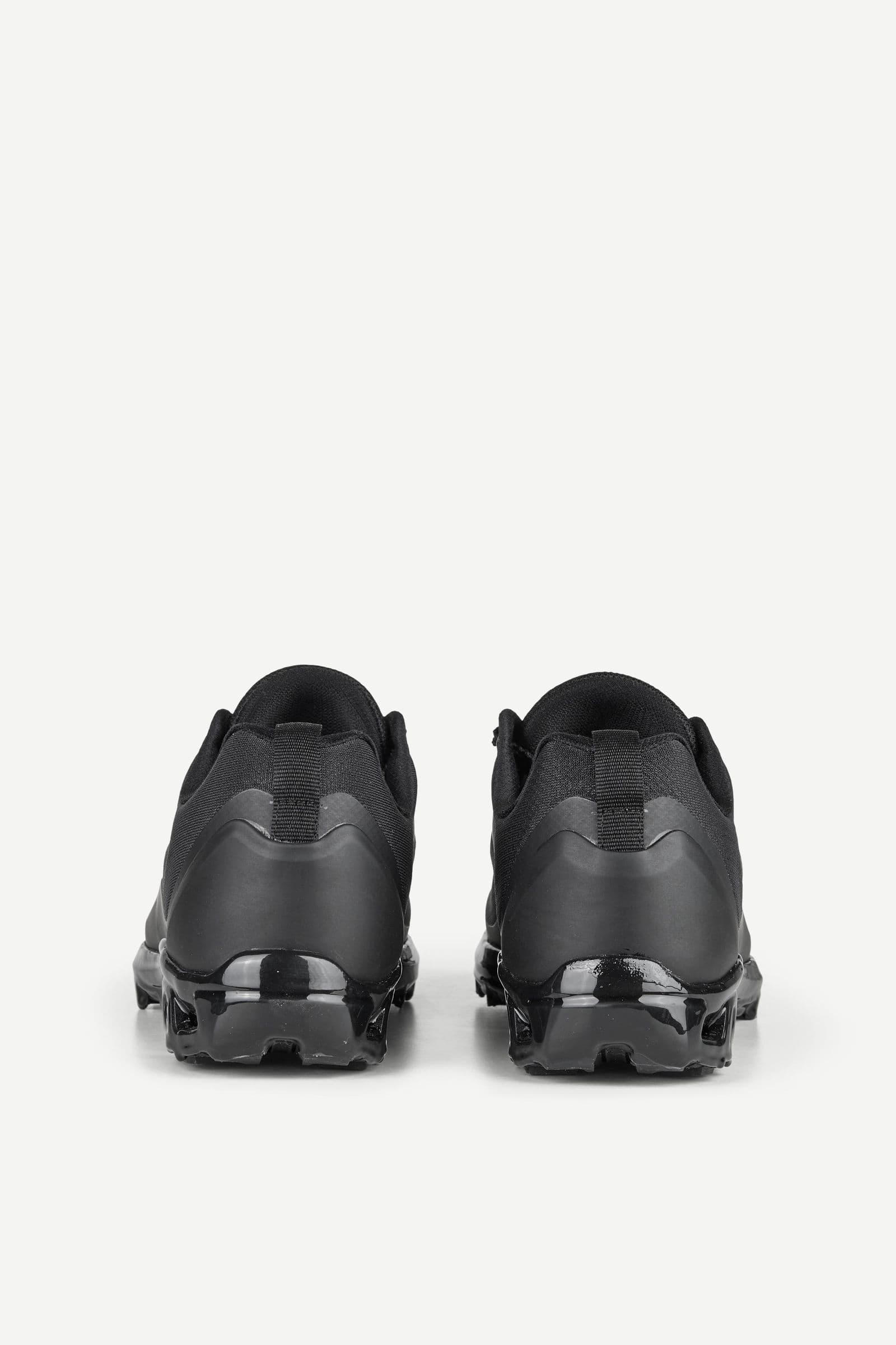 Saultra runner 16119 Black