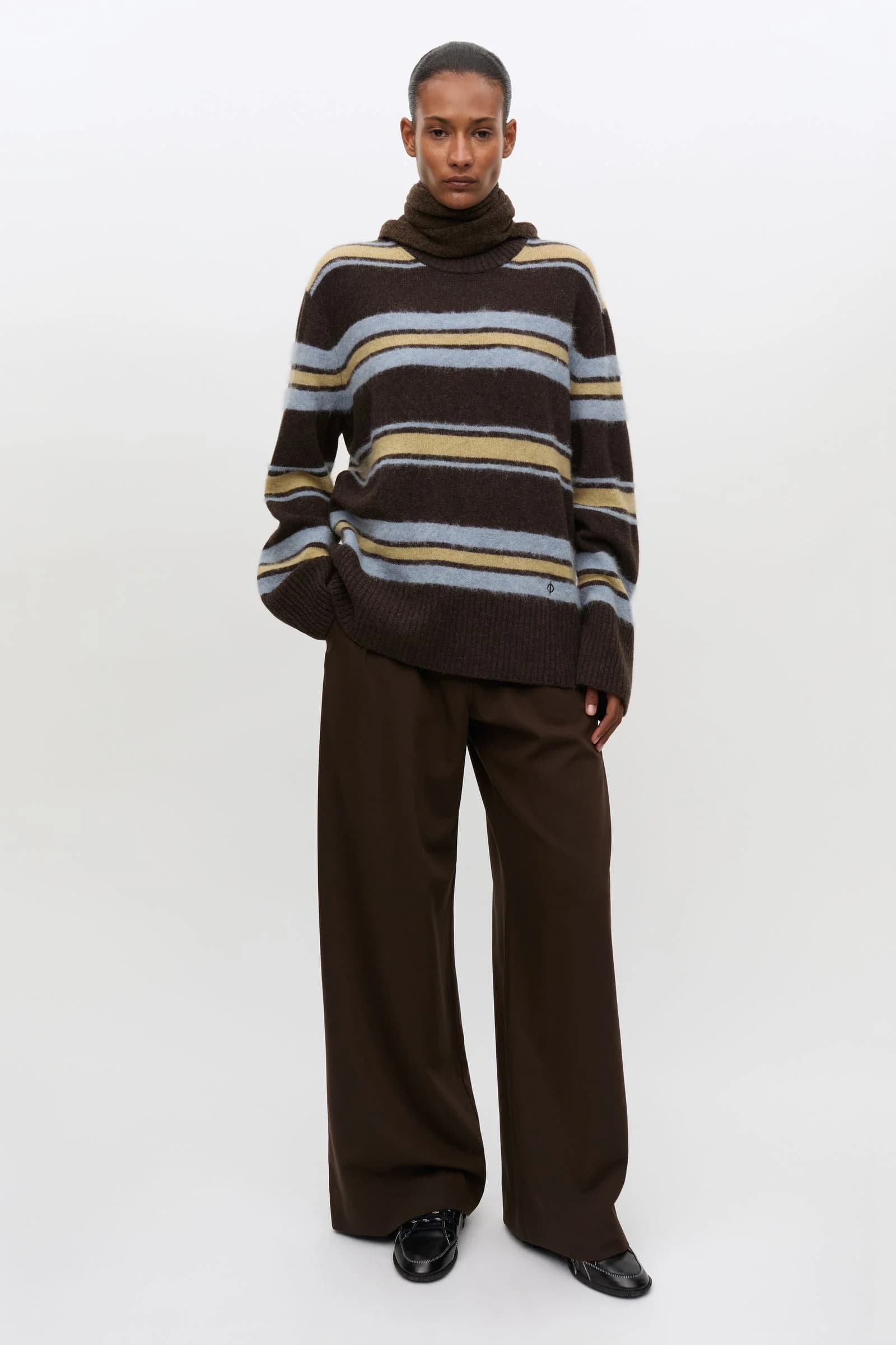 Sarut sweater 16331 Delicioso St.