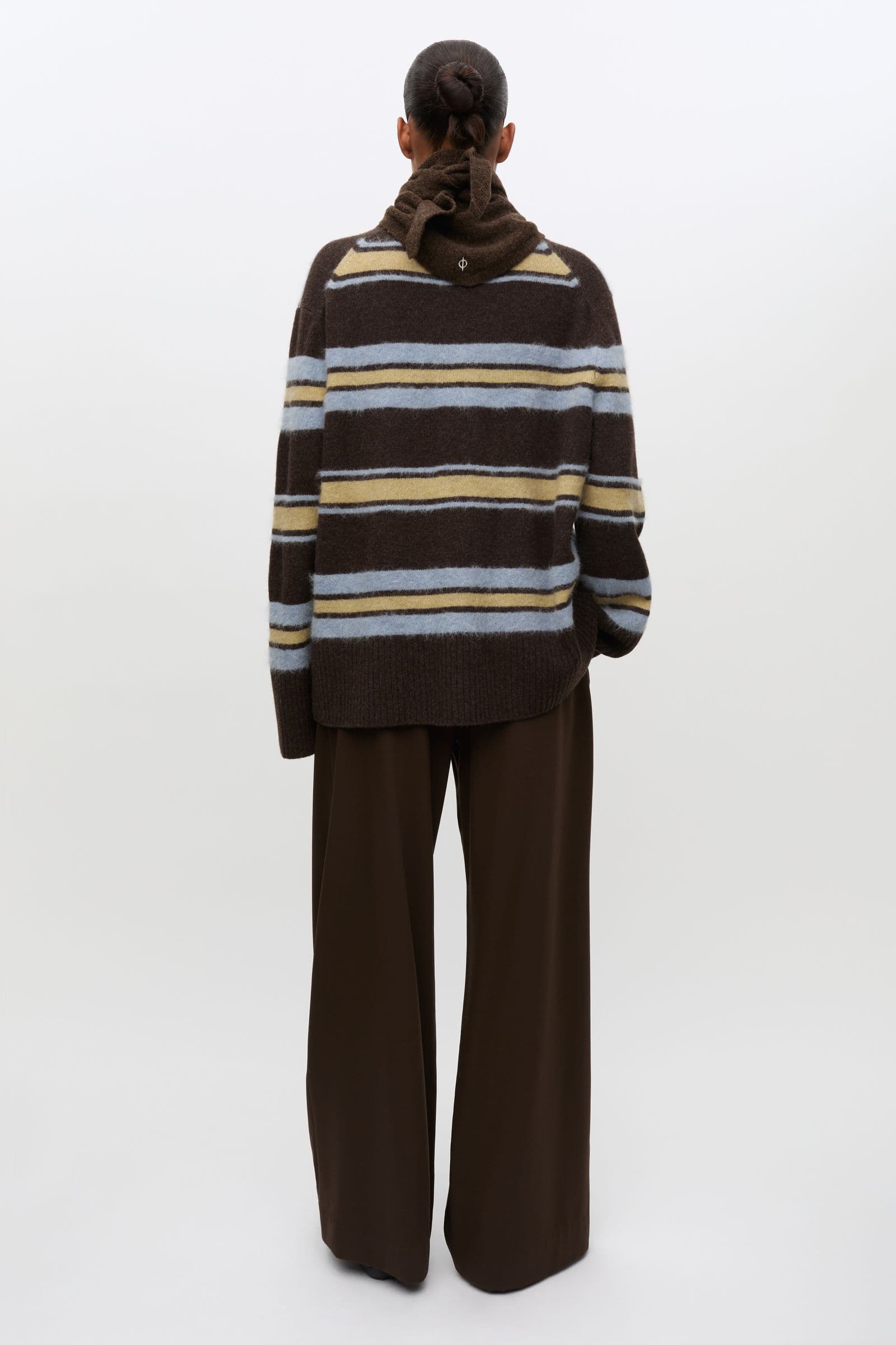 Sarut sweater 16331 Delicioso St.