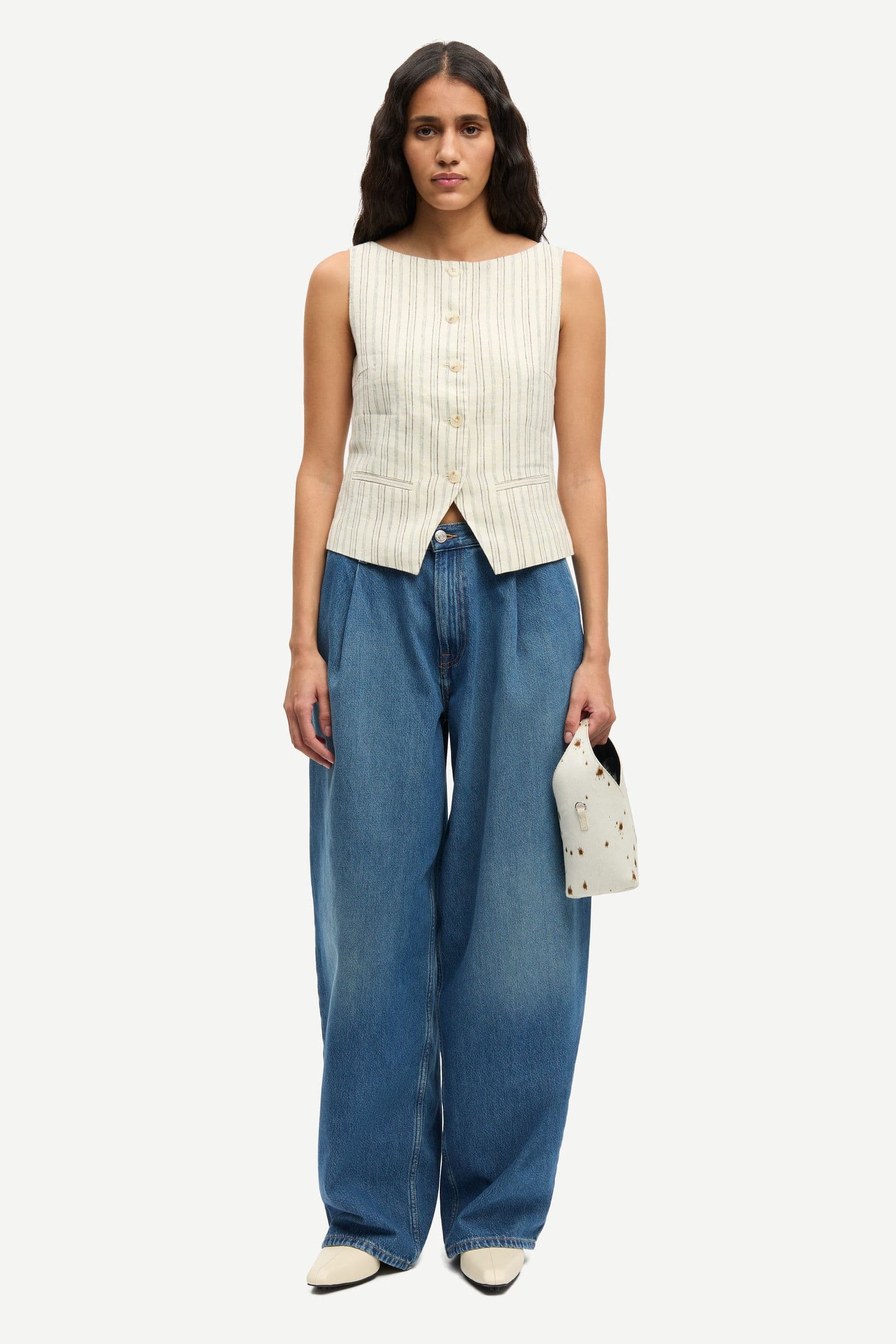 Saloves vest 14329 Bone St.