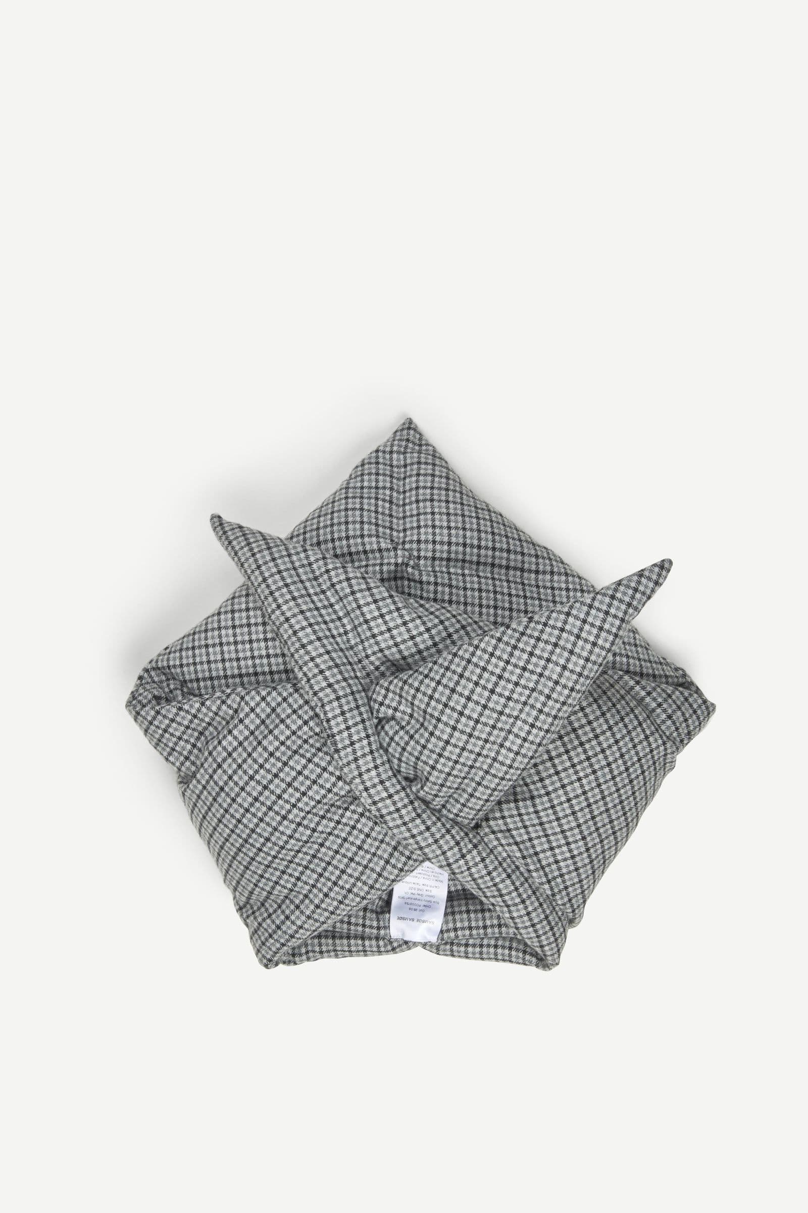 Satony triangle scarf 15839 Grey Mel. Ch.