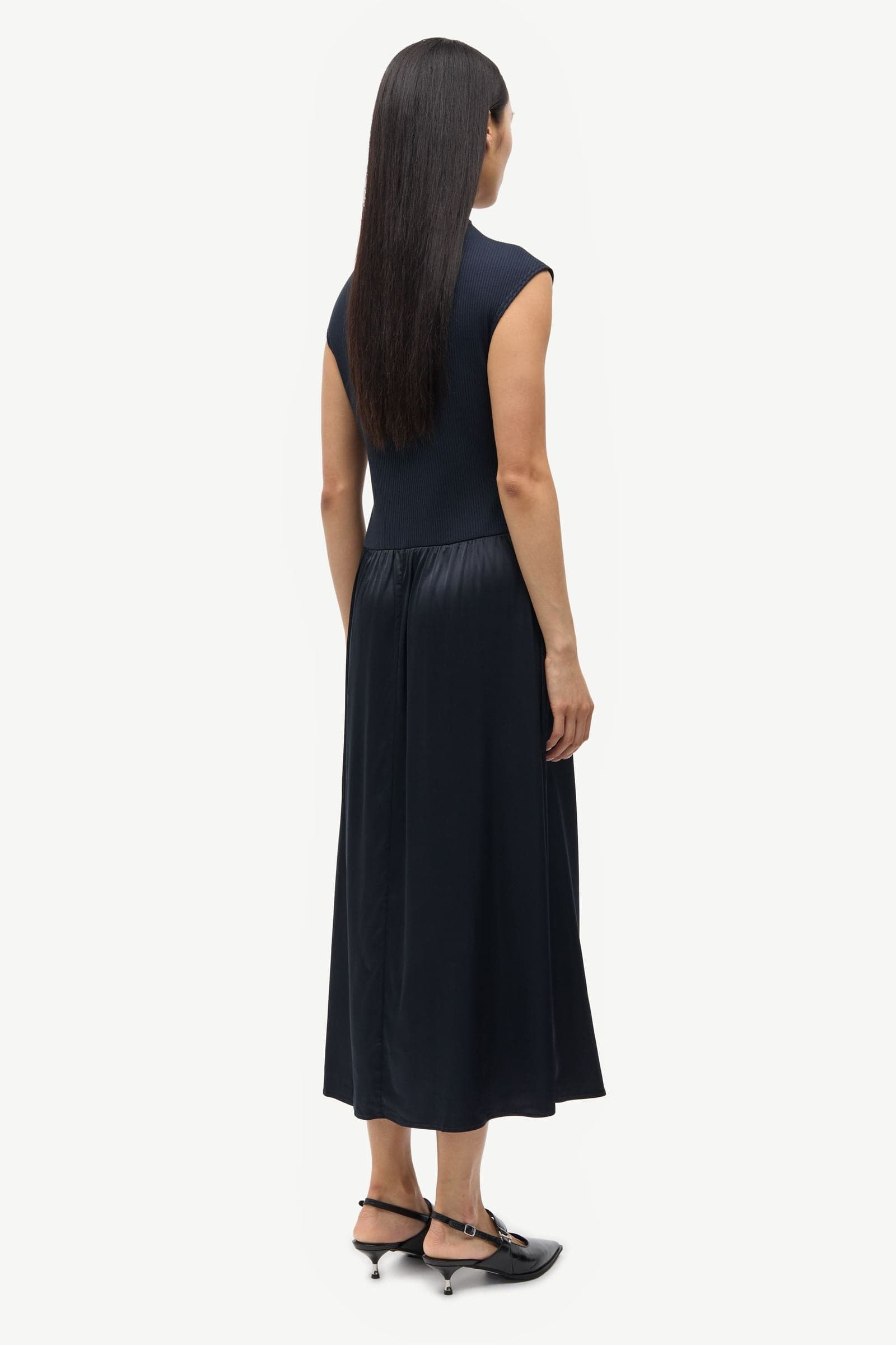 Sathio dress 16255 Salute